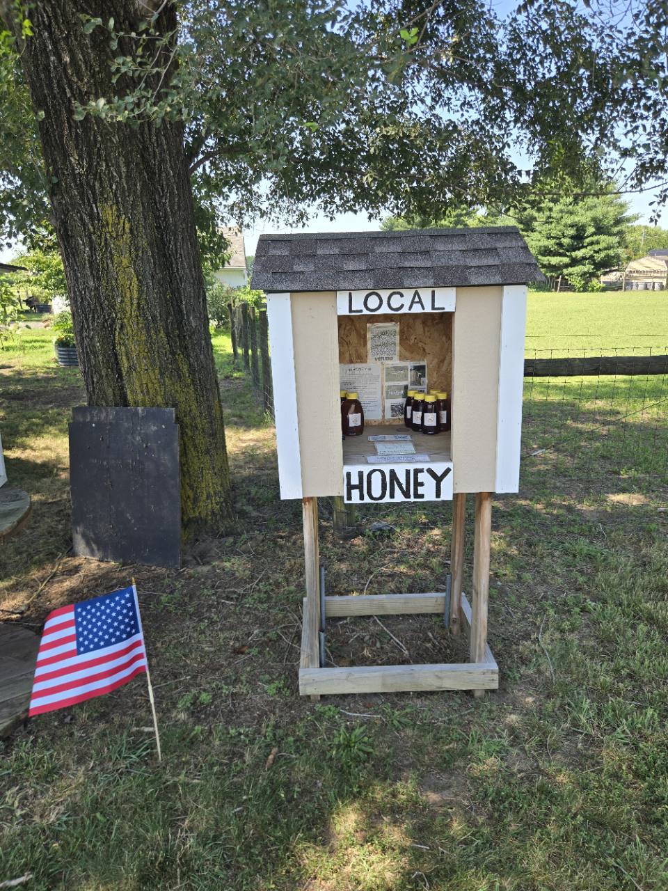 B Squared Farms self-serve honey stand #3 in Pedricktown NJ, photo 4